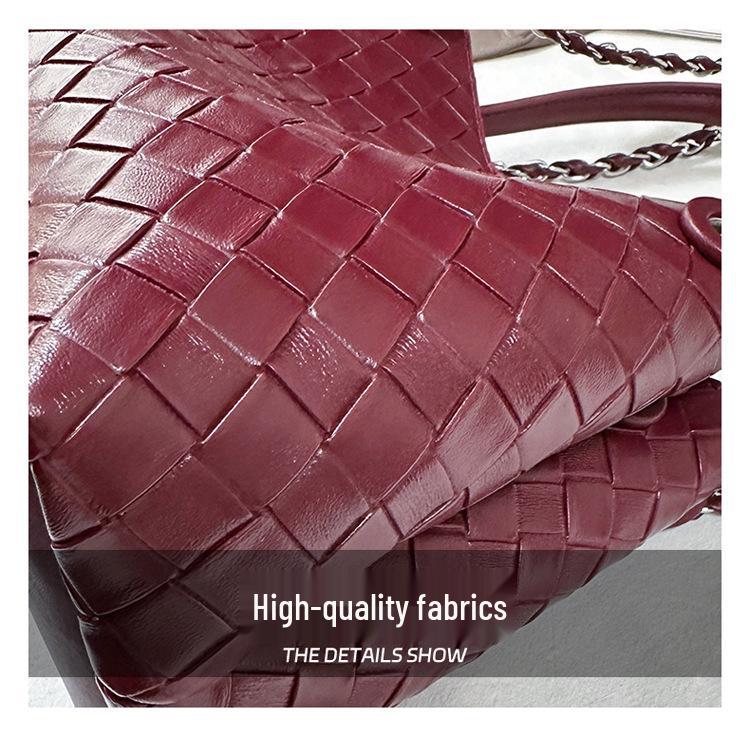 2026 Fashionable Woven Texture Bucket Handbag: High-End Chain Shoulder & Crossbody Versatile Commuter Bag