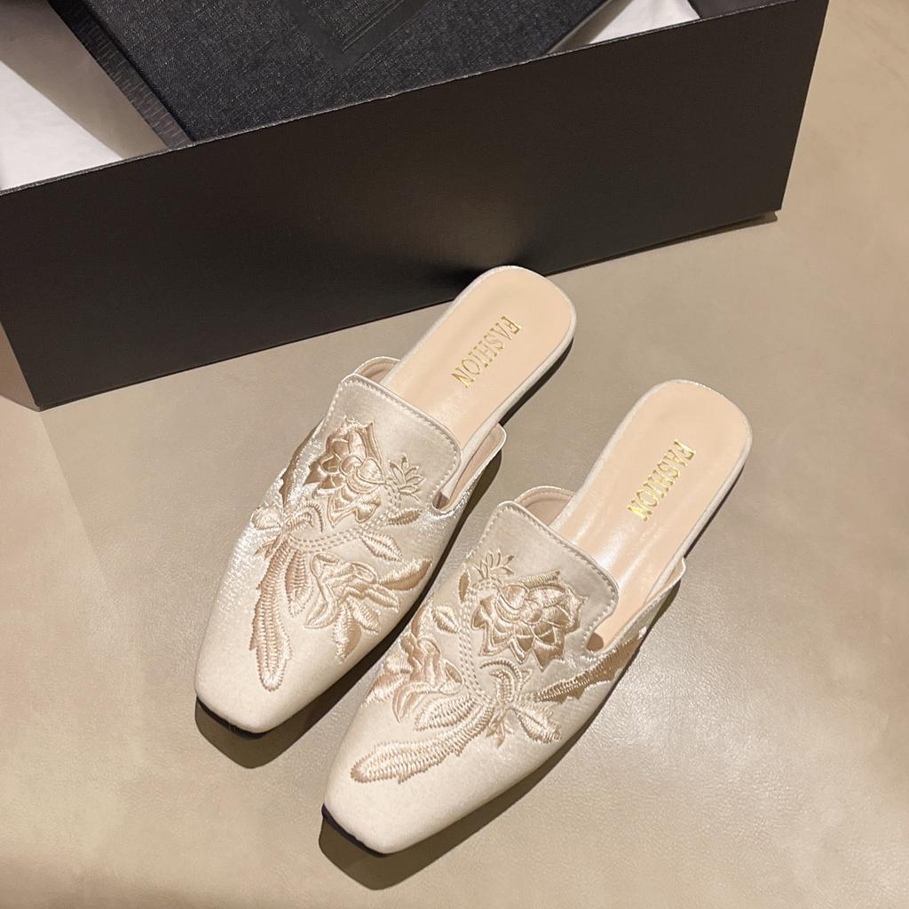 New Chinese-style embroidered bag head half slippers women's outer wear summer new retro versatile flat-bottomed Muller half-tray shoes