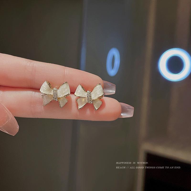 S925 Silver Needle Sweet Versatile Unique Imitation Pearl Bow Stud Earrings Trendy Niche Design Sense Premium Earrings