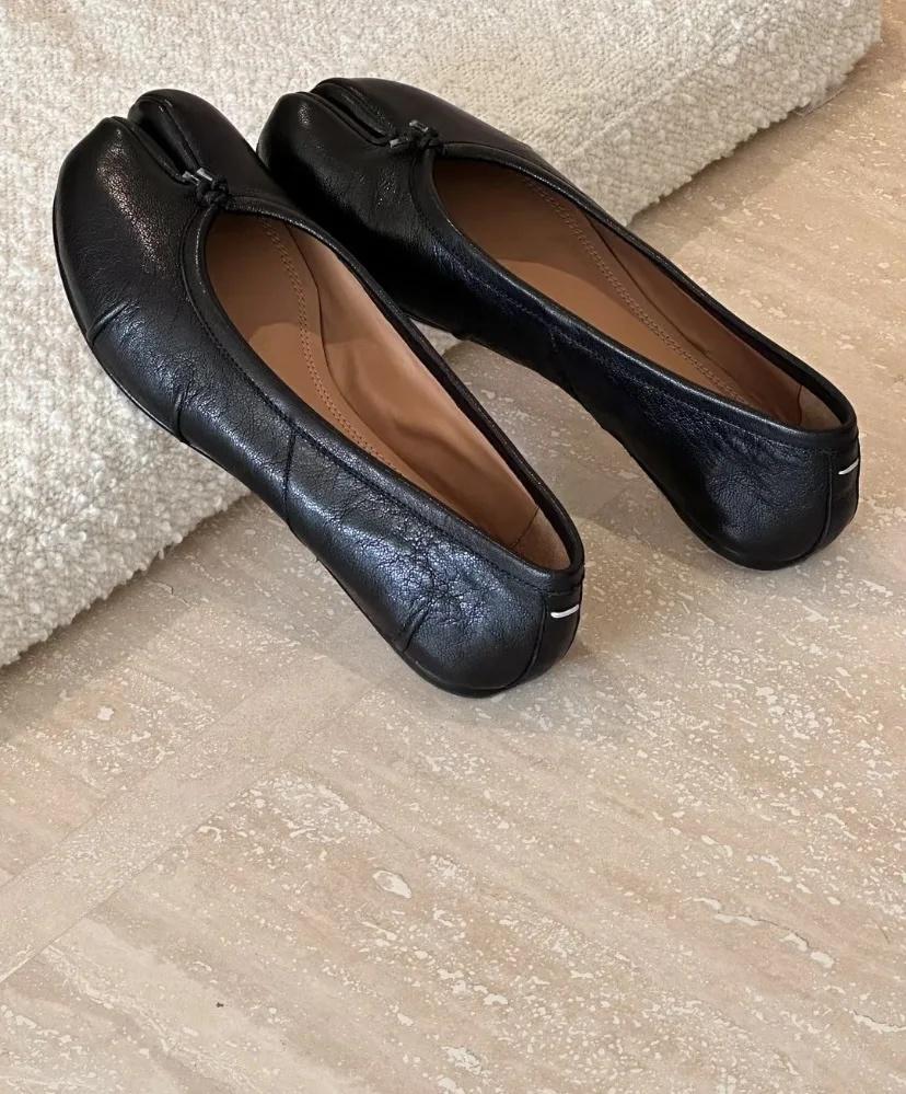 

Women s Ballet Flats Leather Version Tabi Split-Toe Shoelaceless Shoes Pig s Hoof Shoes Slip-on Low-cut Niche Style Summer Shoes 39 чорний