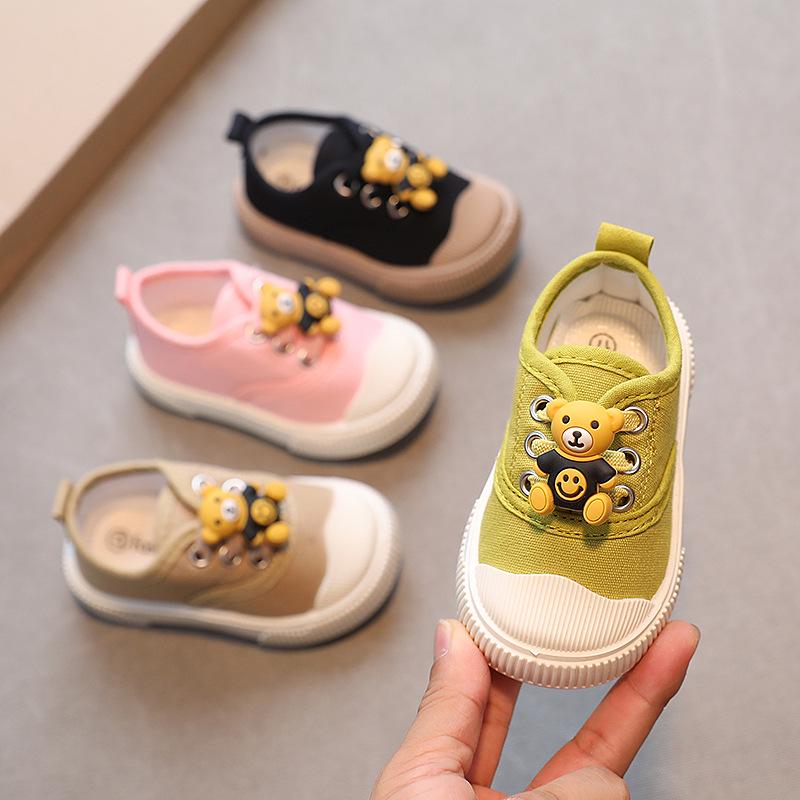 Solid Soft Sole Baby Slip-On Canvas Shoes for Boys and Girls, Super Soft First Walker Shoes for Spring and Autumn.