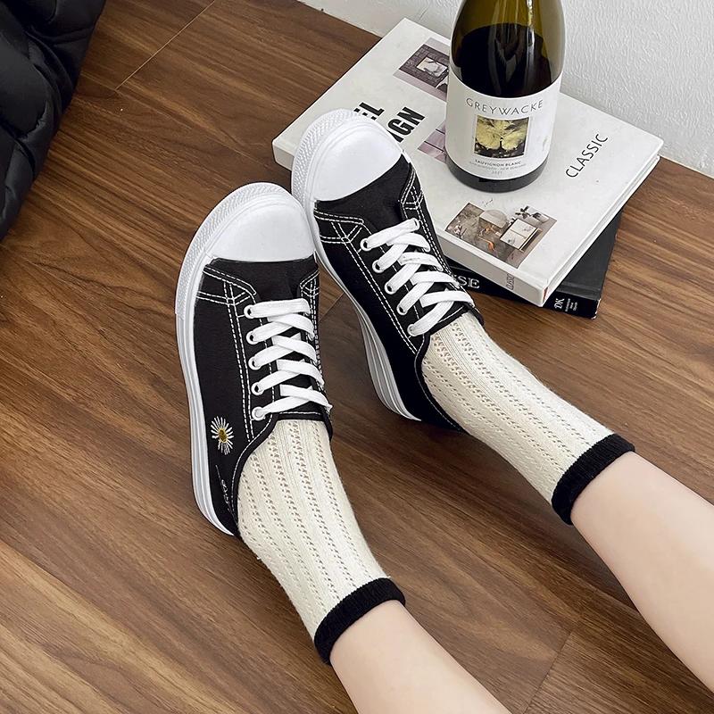 Fashion 2025Women's Casual Sports Shoes Autumn New Round Head Front Lacing Cloth Soft Sole Non-slip Low Top Single Shoes