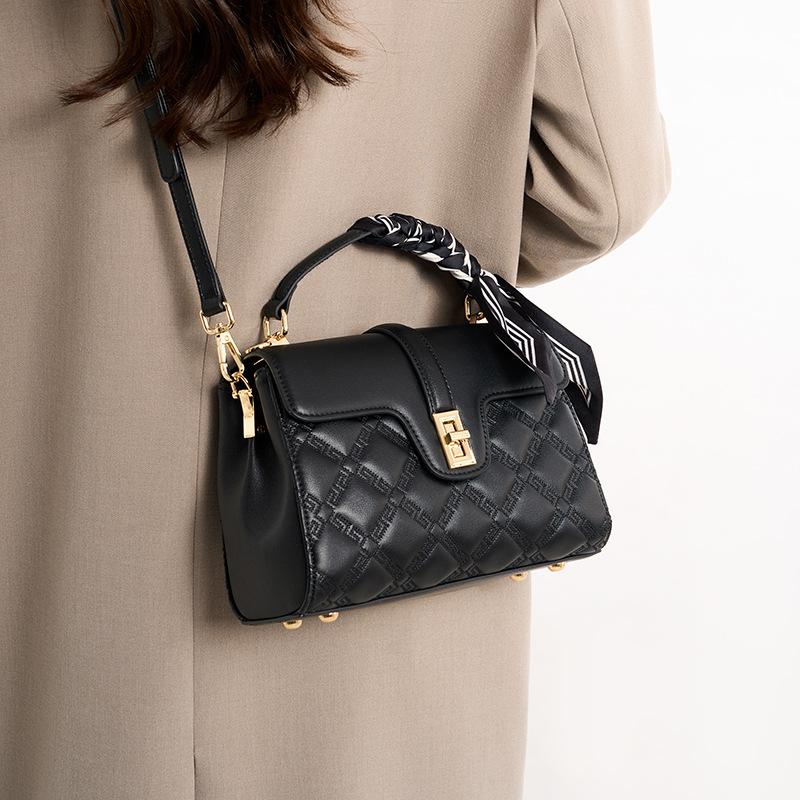 Premium Woven Bucket Bag Women'S Autumn And Winter Retro Versatile Shoulder Bag Commuter Messenger Bag