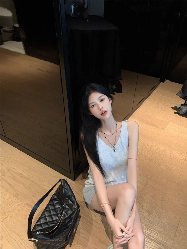 

2025 Summer Dark Hot Girl Rhinestone Knit Camisole Top One Size білий