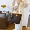 Tote bag summer new trendy high sense fashion large capacity portable shoulder bag niche commuter big bag women