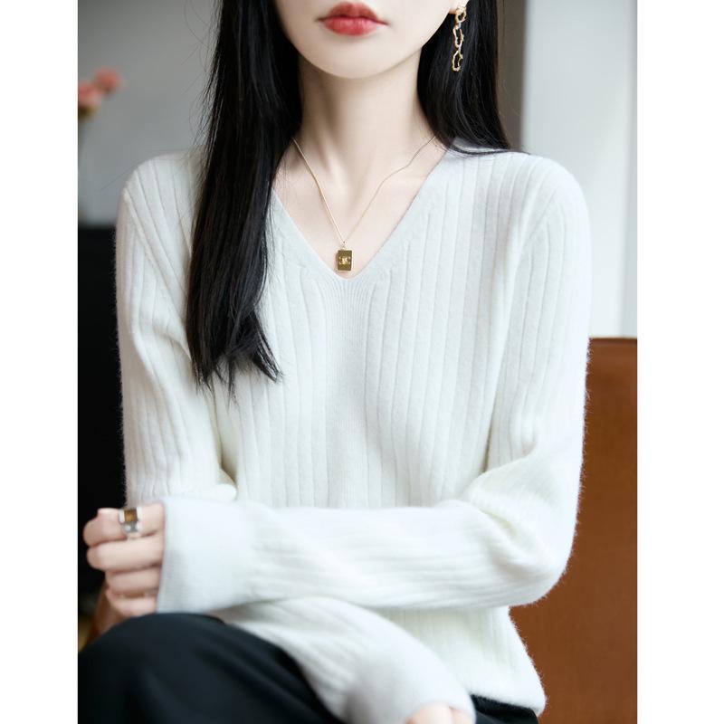 

Женский мягкий вельветовый свитер в рубчик с V-образным вырезом - Трикотаж с длинными рукавами для осени/зимы 2025 M