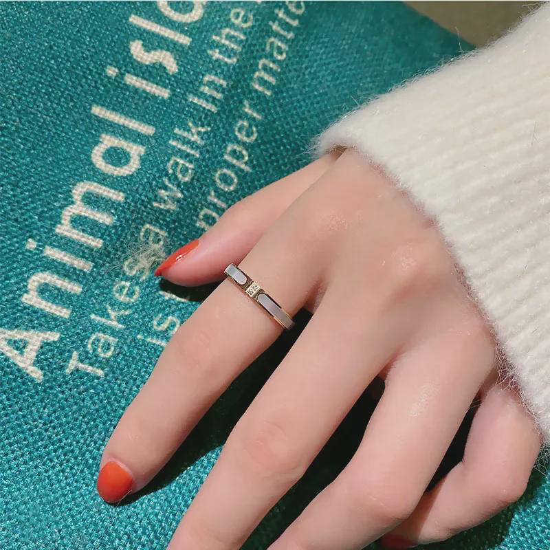 Koreanischer Titanstahl-Doppeldiamant-Ring aus weißem Perlmutt und 18 Karat Roségold für Damen – trendiger, modischer All-Match-Ring für den Zeigefinger