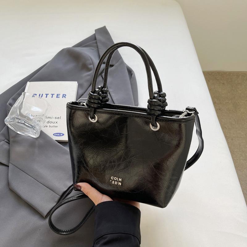 Solid Color Texture Retro Small Bag Women 2025 New Trend Shoulder Messenger Bag Portable Bucket Bag
