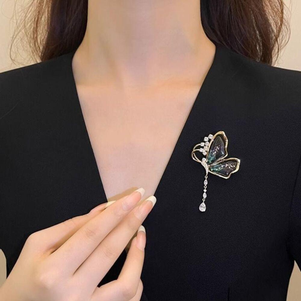 Dragonfly/Butterfly Shaped Brooches Imitation Pearl Suit Collar Pins Light Luxury Jewelry Pin  Gift