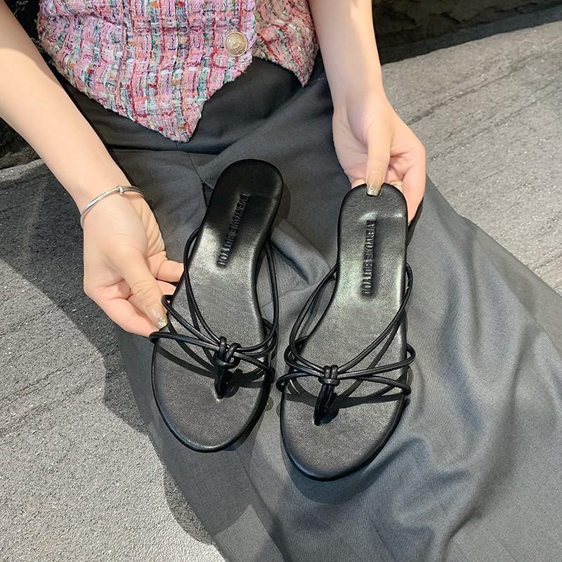 New Summer Hot-selling Women's Slippers Fashionable Narrow-strap Women's Slippers Soft Sole Flat Heel Outdoor Vacation Slippers
