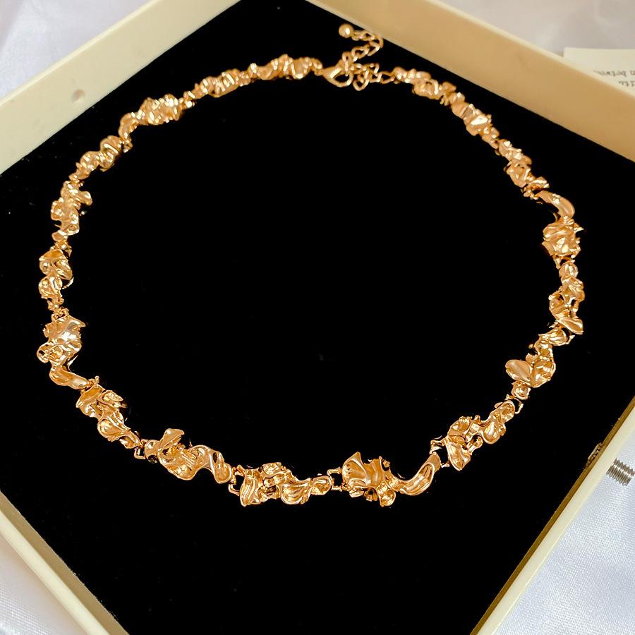 High-End European & American Metal Oval Earrings and Necklace Set - Simple Clavicle Chain for Women
