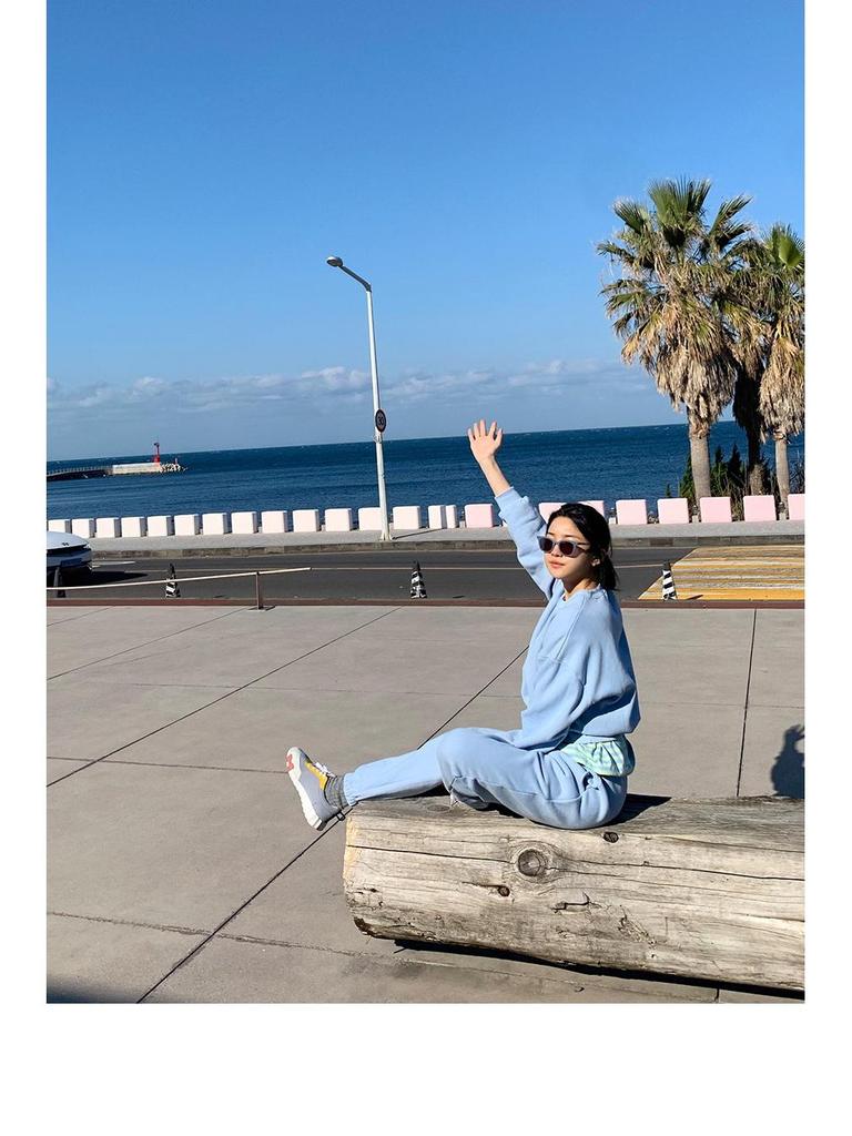 2025 Korean-Style Women’s Trendy Velvet Sweatshirt & Jogger Set – Comfy Casual Sportswear for Fall & Spring
