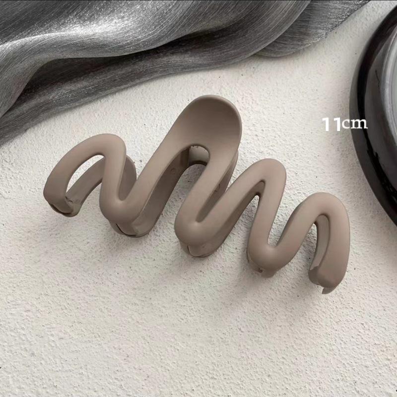 

Высококачественная черная заколка для волос в форме акулы для женщин света кофе