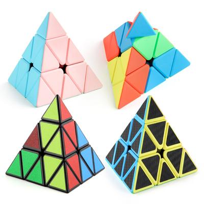 Einfarbig Schwarz Bodenaufkleber Dritte Ordnung Pyramide Rubik's Cube Leichtgängig Drehend Alien Rubik's Cube Spielzeug