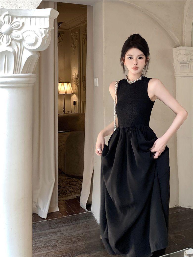 Black Sleeveless Knee-Length French Retro Dress with Hollow-Out Back. M