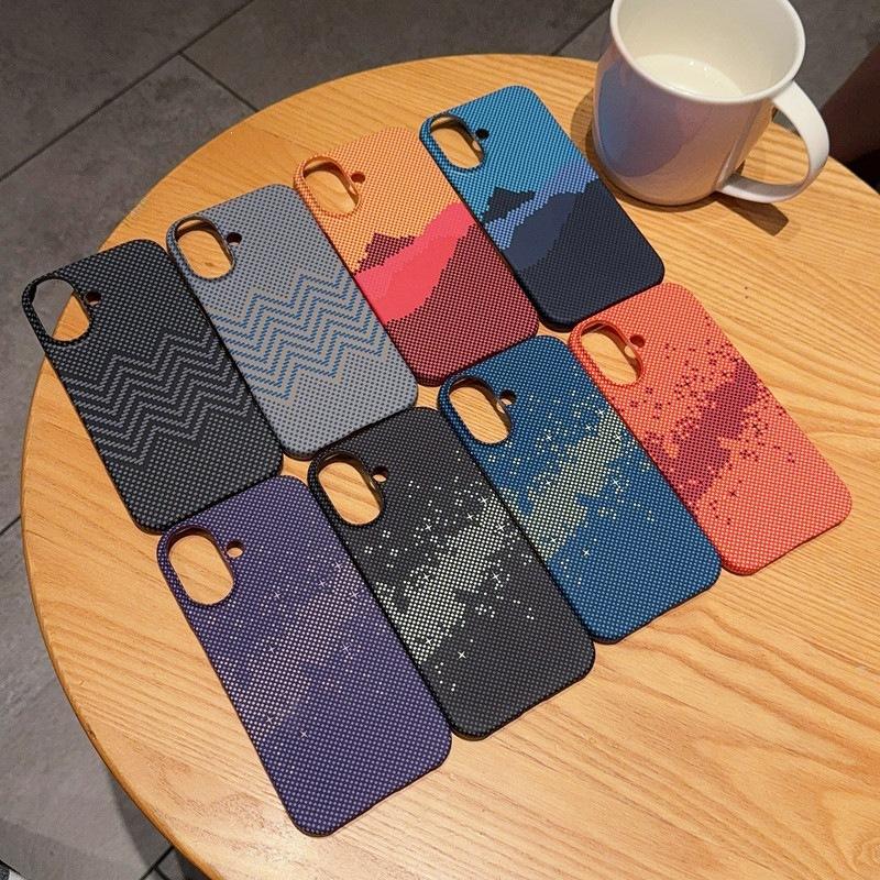 Applicable to iphone16promax mobile phone case half pack Kevlar carbon fiber magnetic suction Apple 17 anti-drop protective case