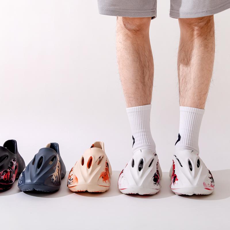 Sandali Estivi da Uomo Leggeri in EVA con Suola Spessa Morbidi Antiscivolo Casual Confortevoli Scarpe Forate