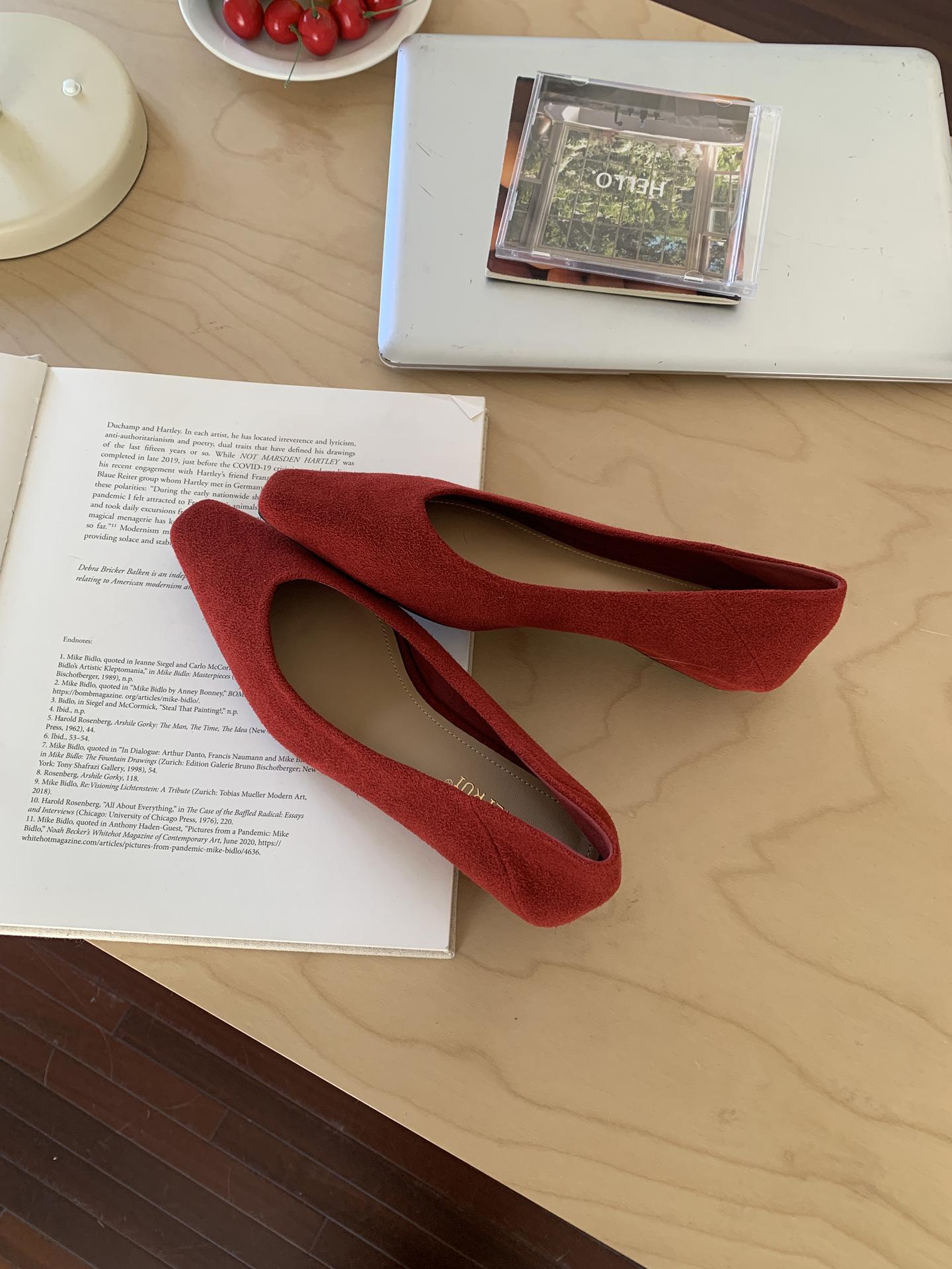 

Women s Suede Square Toe Low-Heel Slip-On Shoes, Korean Style, Versatile for All Seasons, 2025 New Collection 39