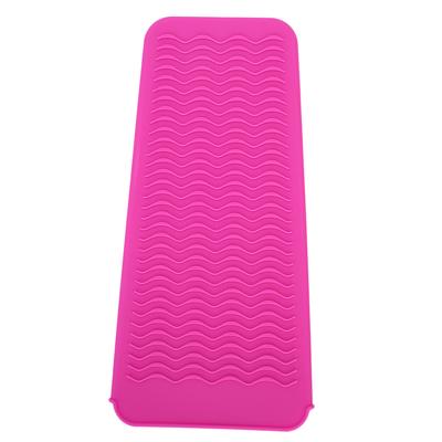 Estera antideslizante del bigudí de pelo del viaje de la bolsa de la cubierta a prueba de calor de la enderezadora del pelo del silicón(Rosa roja )