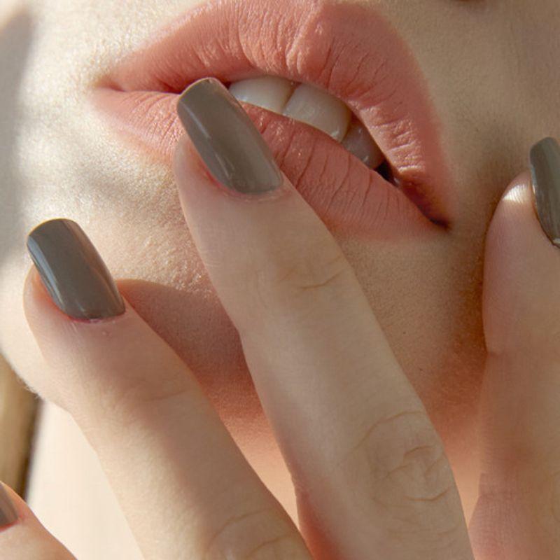 Narcissus Mood Layer Lipstick 102. MOOD FOCUS