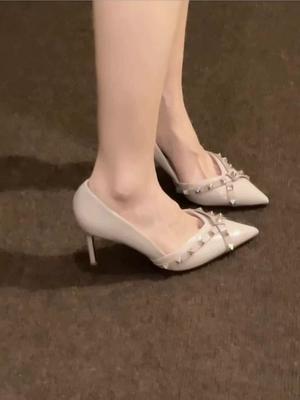 Talons fins sœur impériale chaussures sexy pour femmes pointues cuir verni chaussures simples nude rivets talons hauts femmes bouche en V 2025 printemps et automne nouveau mo