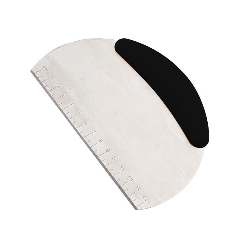 

Stainless Steel Beveled Rice Noodle and Cream Scraper with Scale - Multi-Purpose Baking Cutter. чёрный