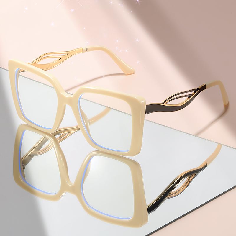 

The new large-framed flat lens features a high-end metal temple design and is suitable for daily wear and street photography