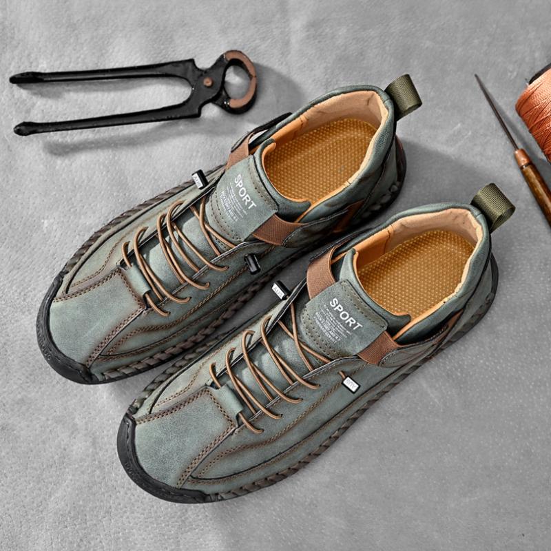 Men's Hand-stitched Leather Casual Shoes Outdoor Non-slip Light Hiking Sneakers Versatile Soft Sole Men's Casuals Plus Size 2026