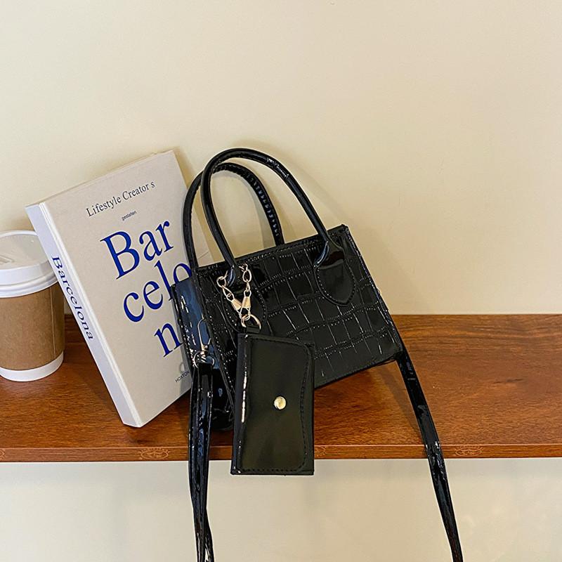 

Modern Versatile Crocodile Texture Shoulder Bag With Zipper Closure For Daily Use In Fashion Colors