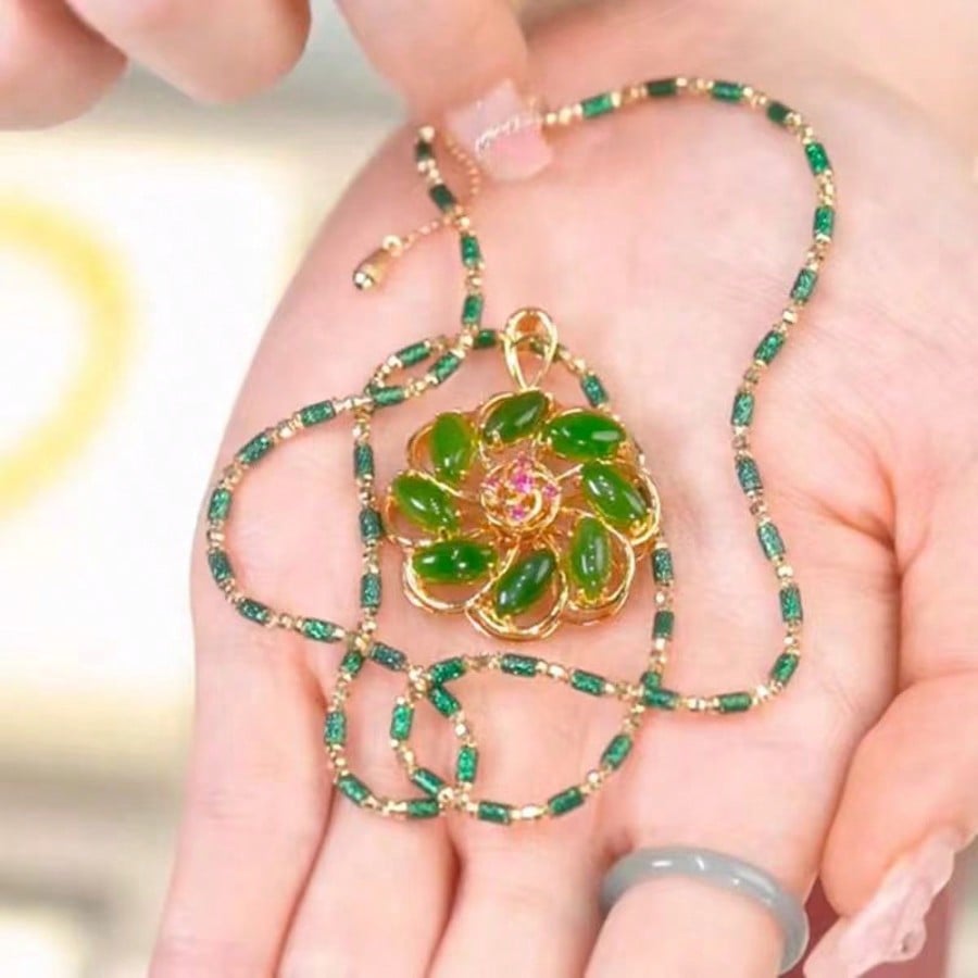 Green Flower Zirconia Pendant Necklace  Perfect For Women's Daily Commuting, Valentine's Day, Christmas Parties,