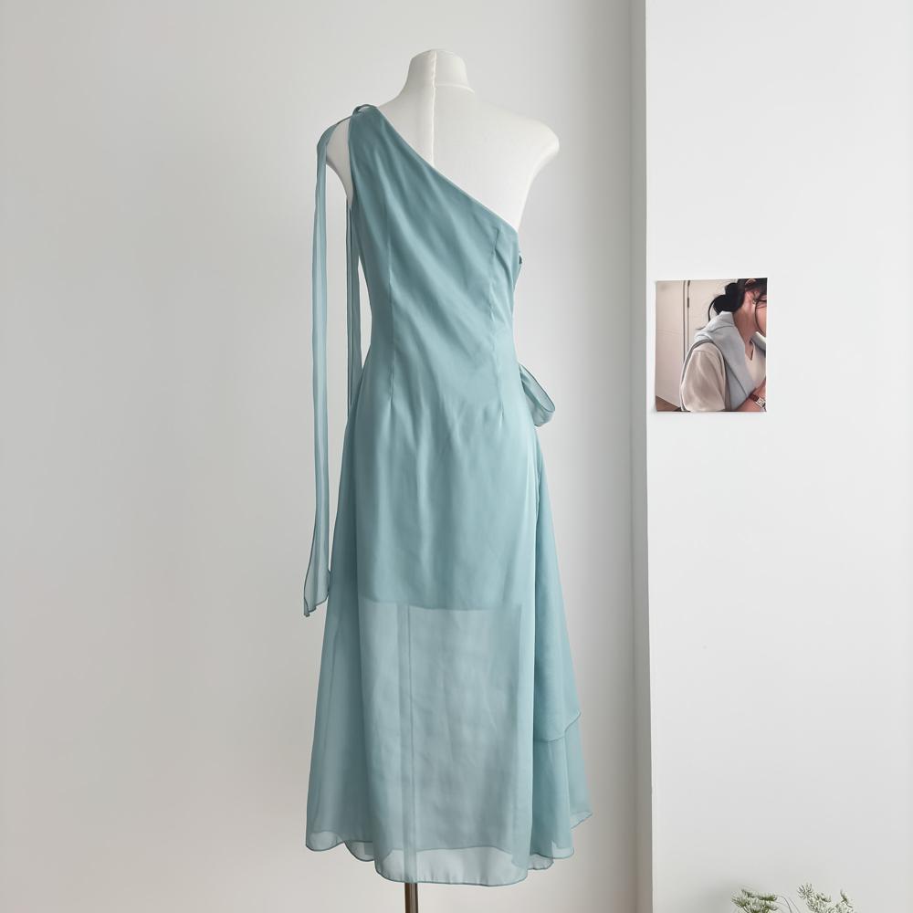 Beautiful and unique fashion pure waist skirt summer new temperament dress