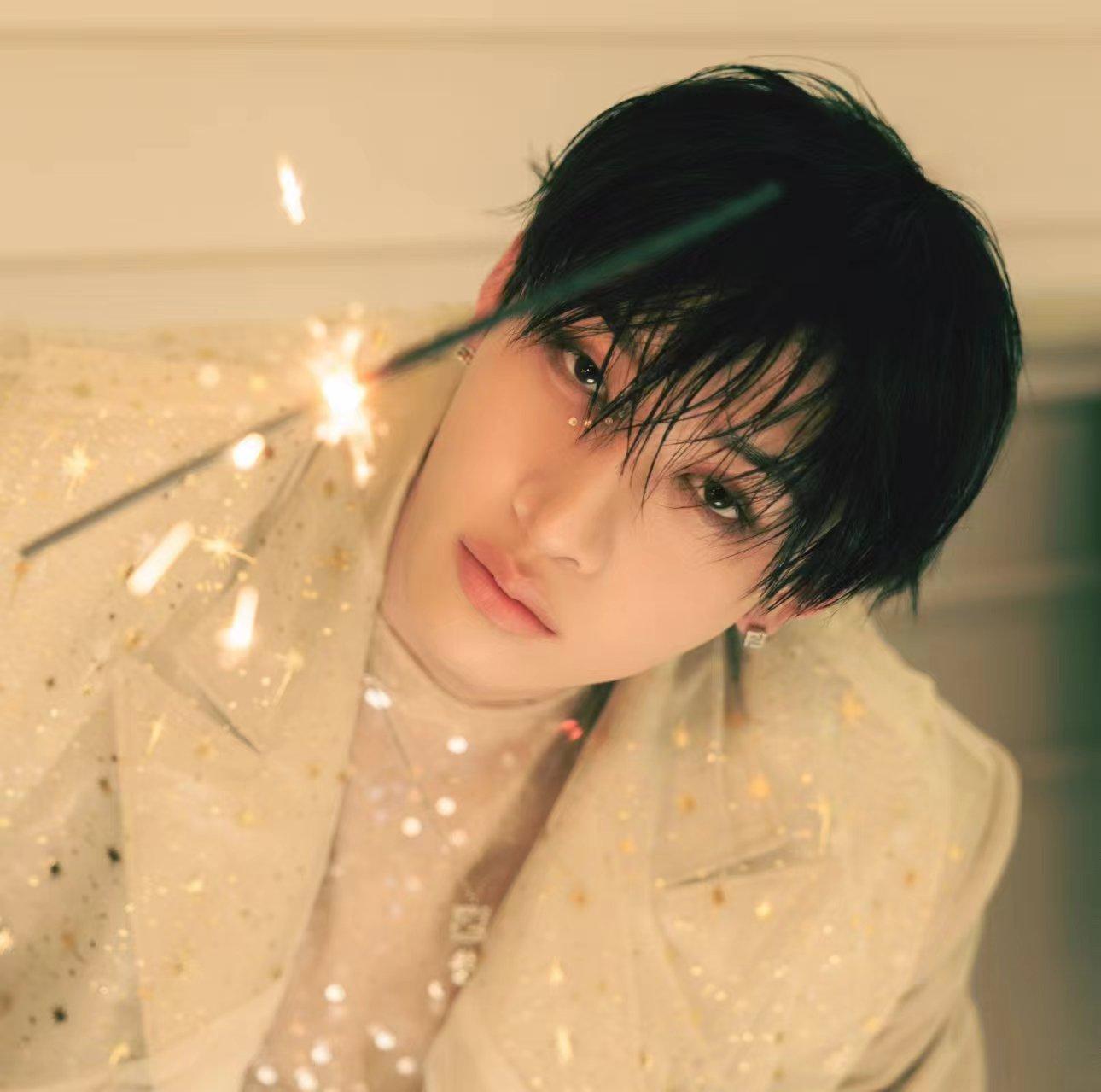 (ORDINE PRESTABILITO)Bambini randagi - Hollow (Fan Club) Giappone 3° mini album Bangchan