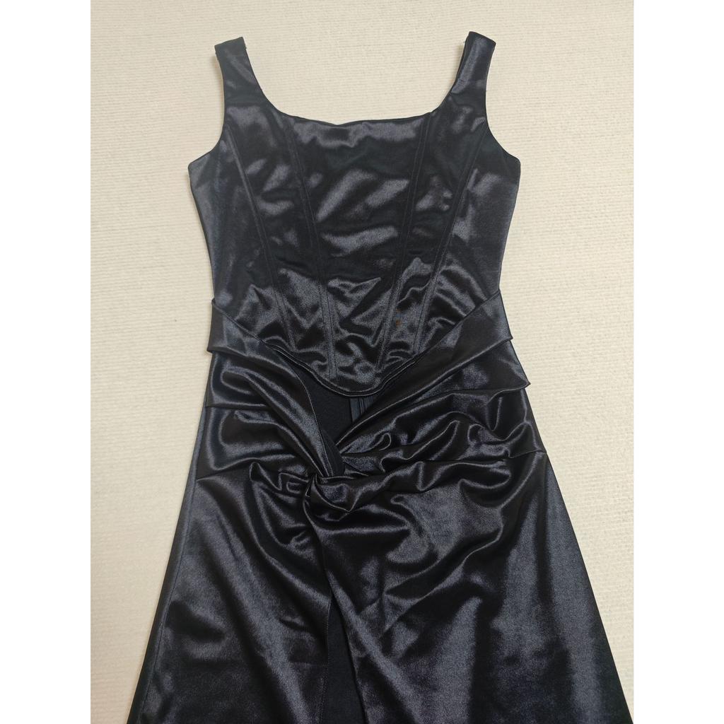 Saténové maxi šaty s rozparkem 2025 - Sexy šaty s nízkými zády a zavinovacím předním dílem, Večerní šaty obepínající postavu s vysokým rozparkem na stehně pro galavečery a červený koberec