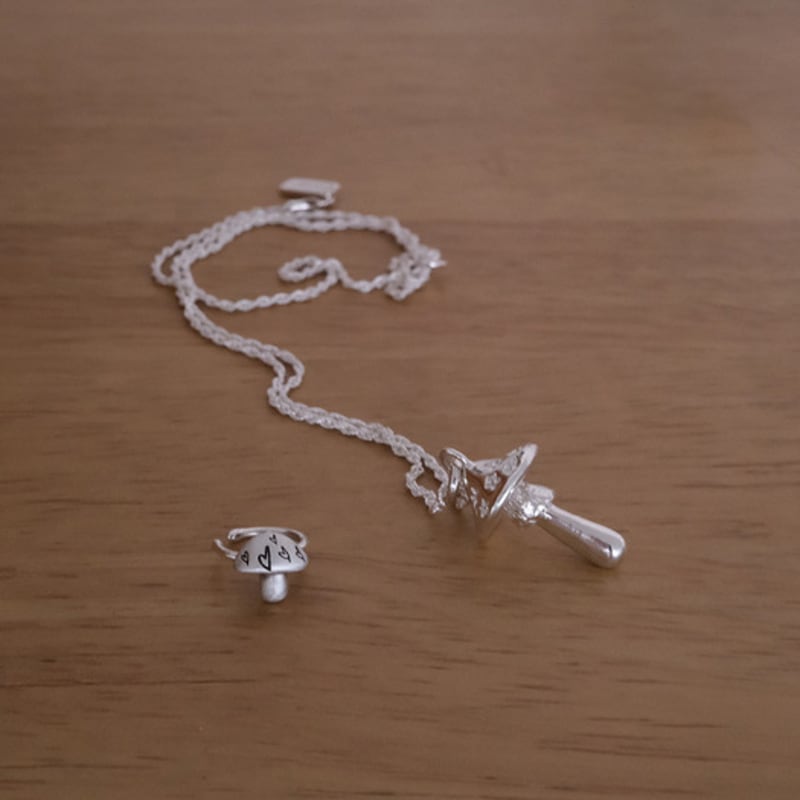 Reinheart Love Mushroom Earcuff