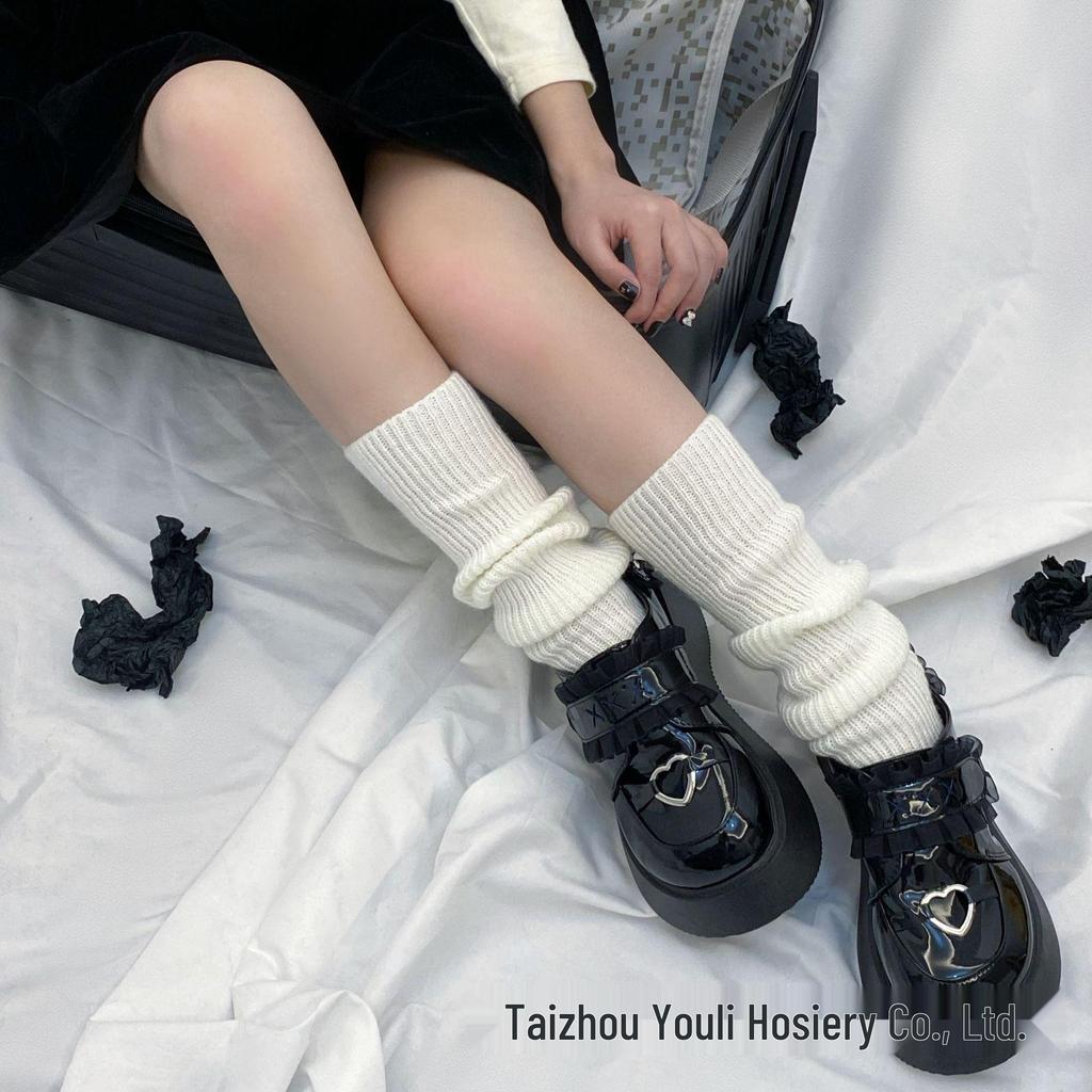 Festive Red Zhi Xun Woolen Stirrup Leg Warmers - Cozy Autumn/Winter Short Socks