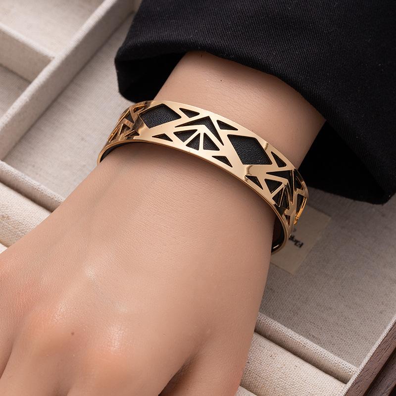 Fashion double-sided color pu leather wide bracelet women's hollow pattern titanium steel open bracelet