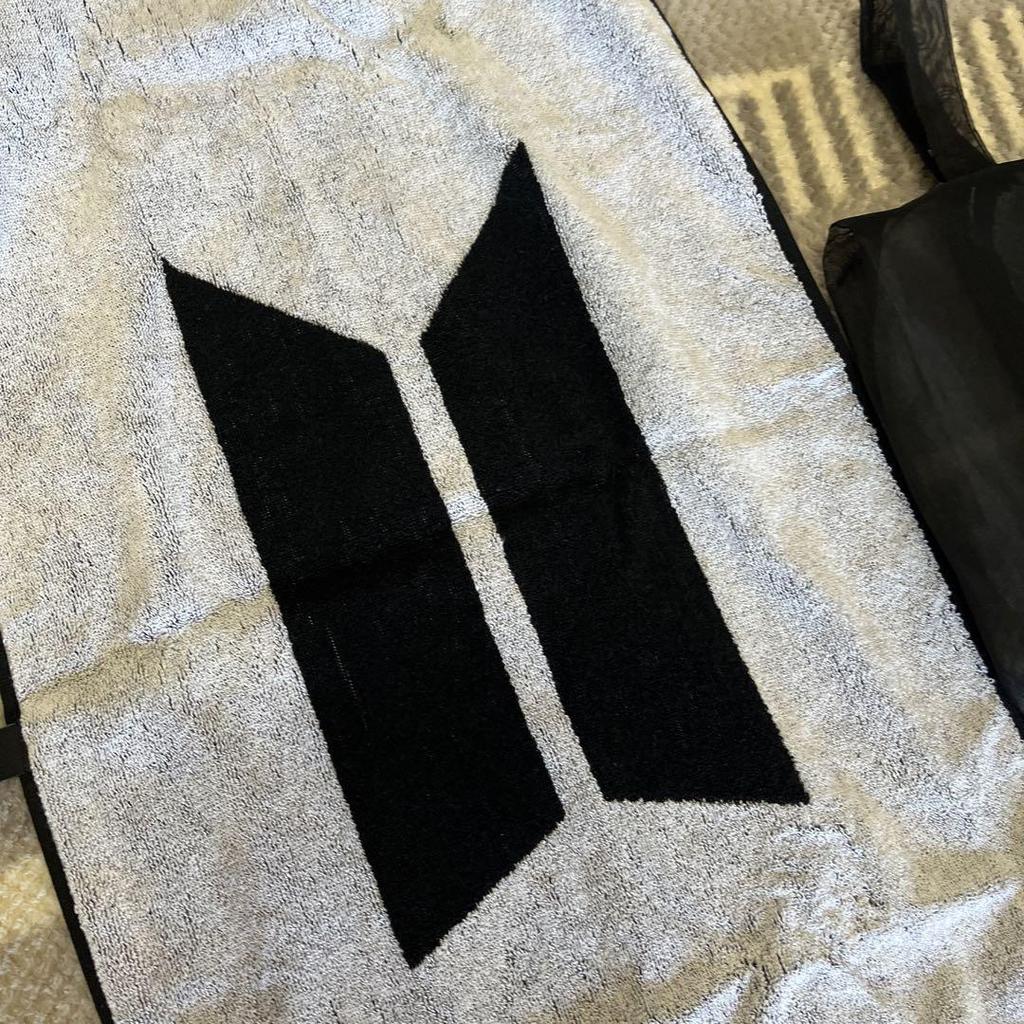 [USED] BTS THE BEST BTS logo towel with pouch