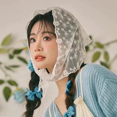 Retro Floral Lace Triangular Scarf Bandana Embroidered Neck Scarf Women Summer Lace Shawl Travel Photo Headband Lace Hair Scarf