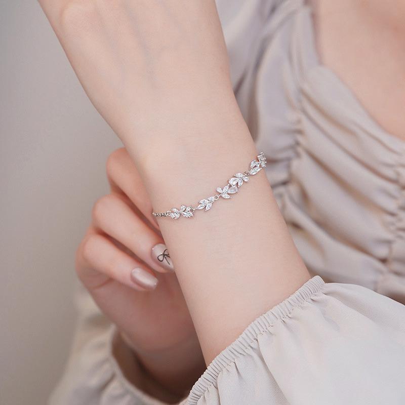 Wisteria Women's Zircon Leaf Bracelet - Luxurious Gift for Best Friend.