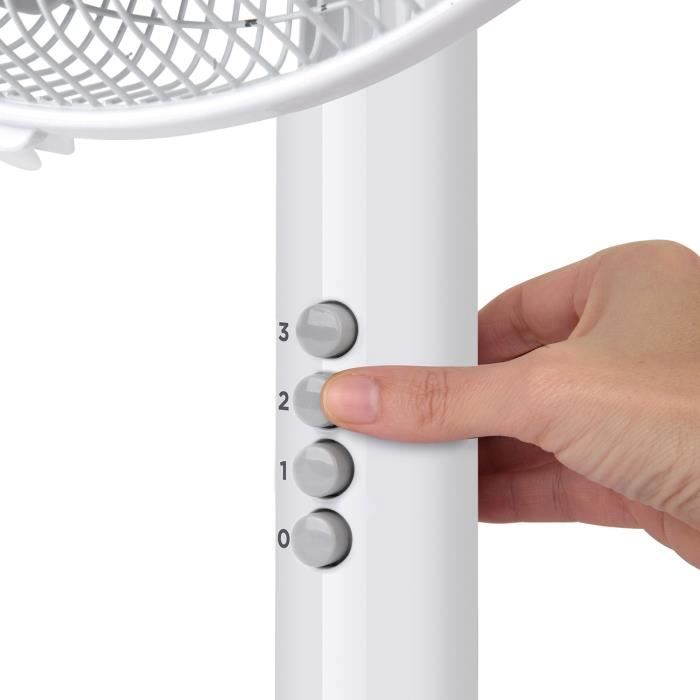 Ventilateur sur pied BLACK+DECKER BXEFP60E de 60W, 3 vitesses, 5 pâles, système automatique oscillation, inclinaison adaptable