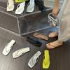 Silberne Flip-Flops mit flacher Sohle Damenschuhe Sommer 2025 neu Nischen-Oberbekleidung Zehen-Strandsandalen