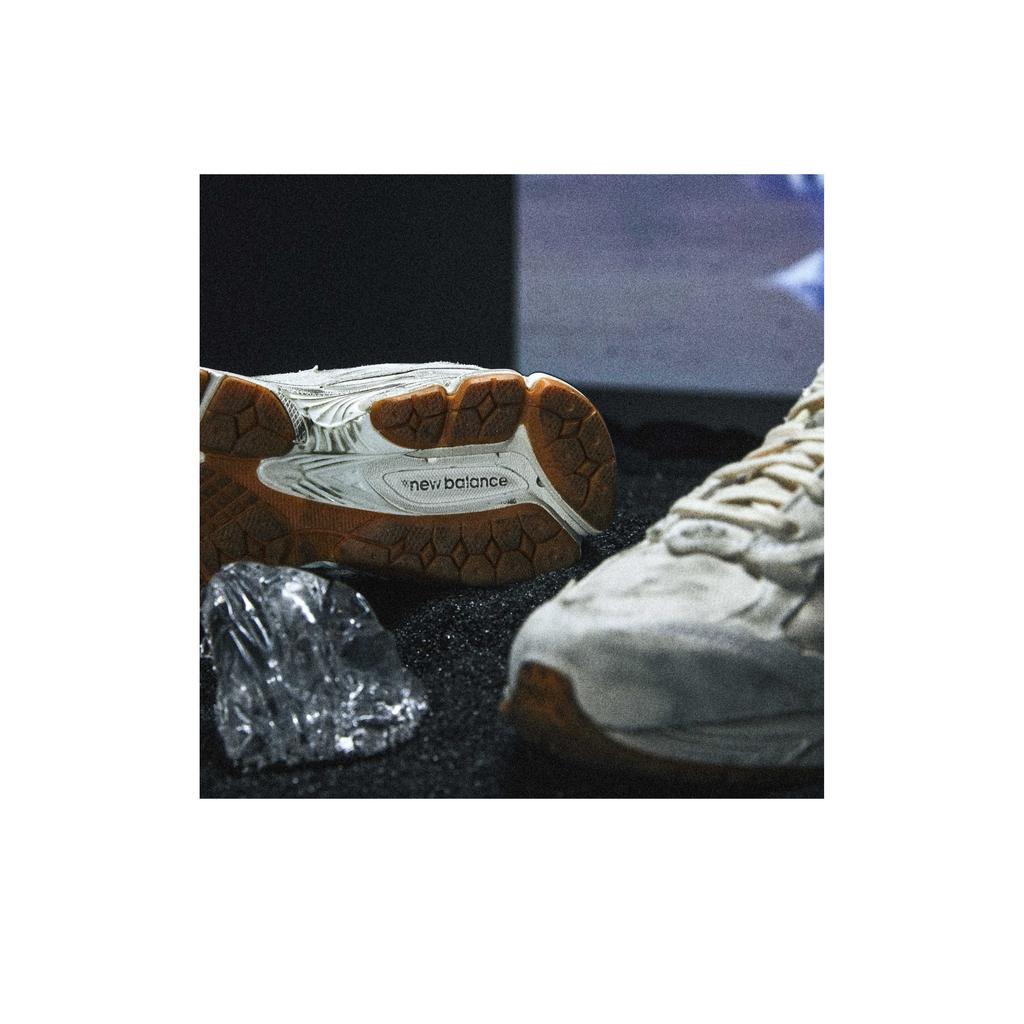 New Balance 2002R Protection Pack - Postarzane Sneakersy Unisex Białe Sól Morska Vintage-Pomarańczowe M2002RDG