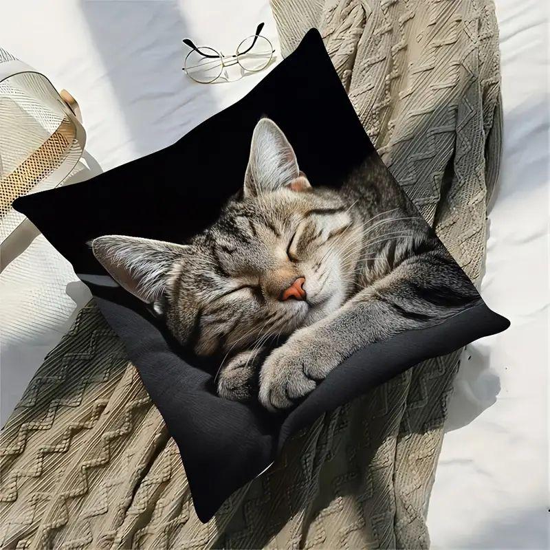 Ein Kissen mit erstaunlichen Aufklebern von niedlichen Katzen und Hunden