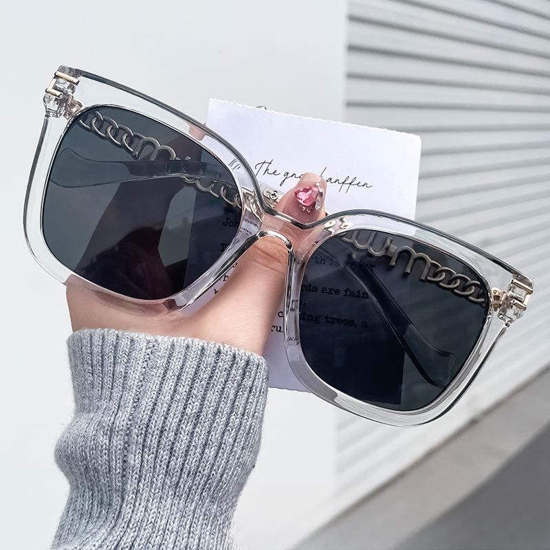 

Усовершенствованные солнцезащитные очки с металлической цепочкой в ​​квадратной оправе Tik Tok Интернет-солнцезащитные очки для знаменитостей и личностей