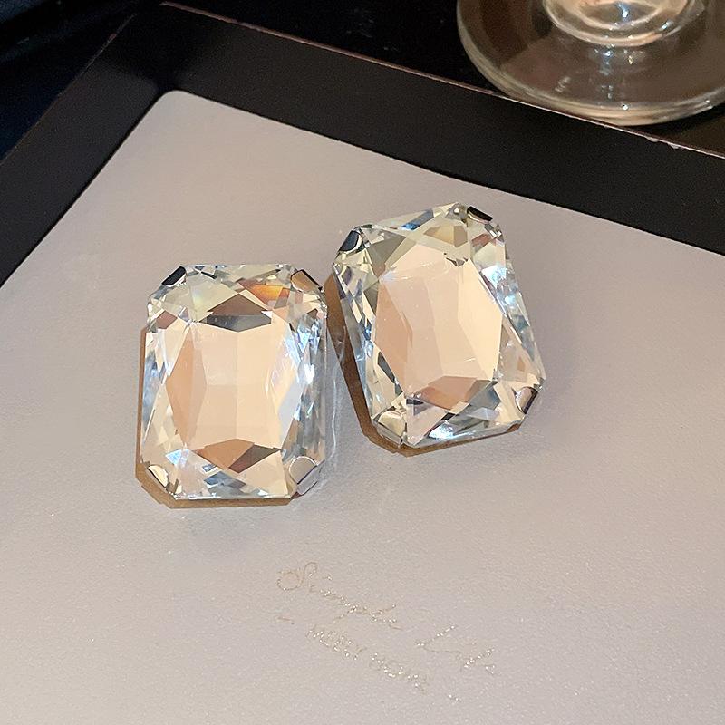 

Exaggerated diamond-set love water drop necklace French retro temperament collarbone chain fashionable simple design earrings