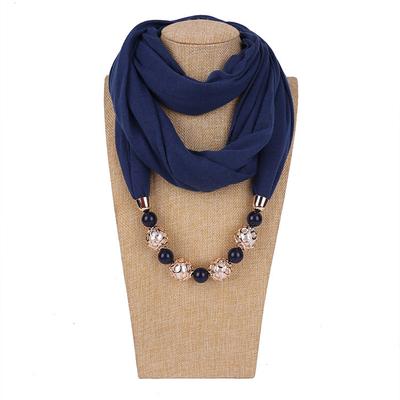 Schicker Chiffon-Infinity-Schal mit Perlenkette – Damenmode-Accessoire in leuchtender Unifarbe