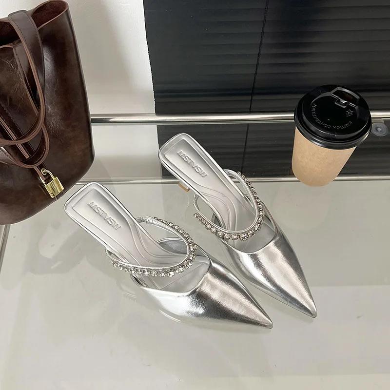

Fashion 2025 Spring New Female Black Satin Rhinester Bright High Heels Pointed Head After Empty Fashion Slippers Sandalias Mujer 35 серебряный