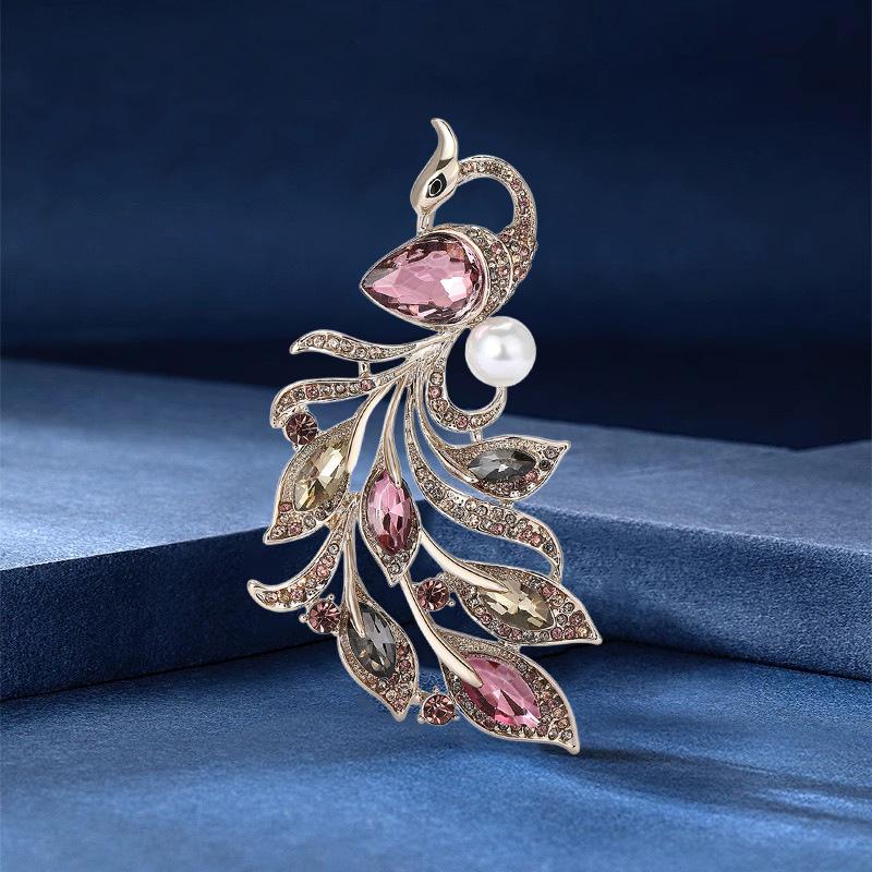 

Elegant and Refined Phoenix Brooch, Crystal Luxury Anti-glare Pin, Fashionable and Versatile Brooch Accessory