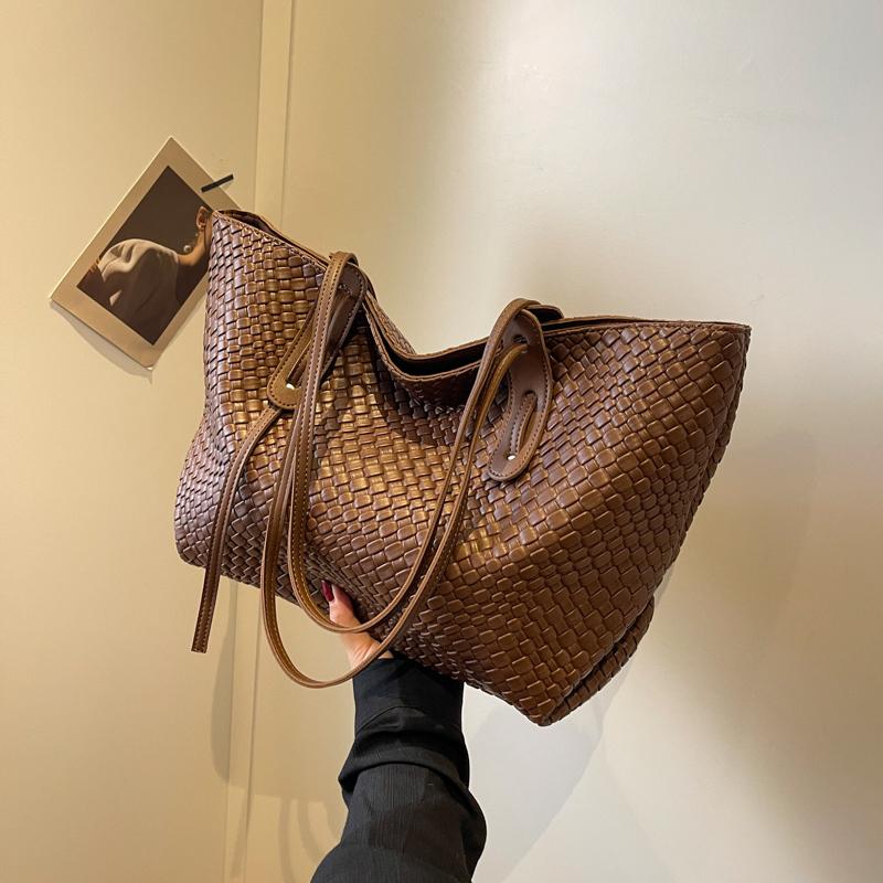 Fashion handbag women's spring and summer new product retro rhombus woven shoulder large capacity versatile tote bag