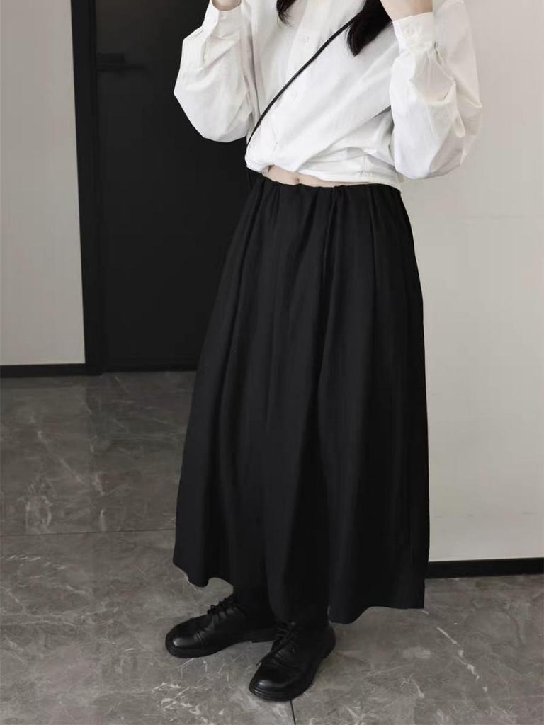 Women's Black Cropped Wide-Leg Pants: Dark Design, Loose Fit, Flaw-Covering, Casual Spring/Autumn Wear